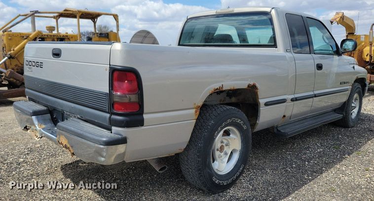 image for item LD9005 1999 Dodge Ram 1500 Quad Cab pickup truck