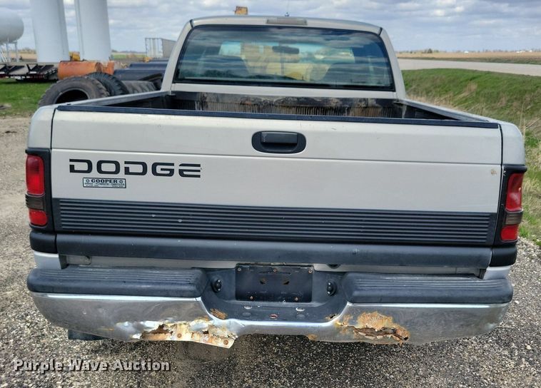 image for item LD9005 1999 Dodge Ram 1500 Quad Cab pickup truck