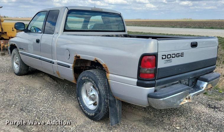 image for item LD9005 1999 Dodge Ram 1500 Quad Cab pickup truck