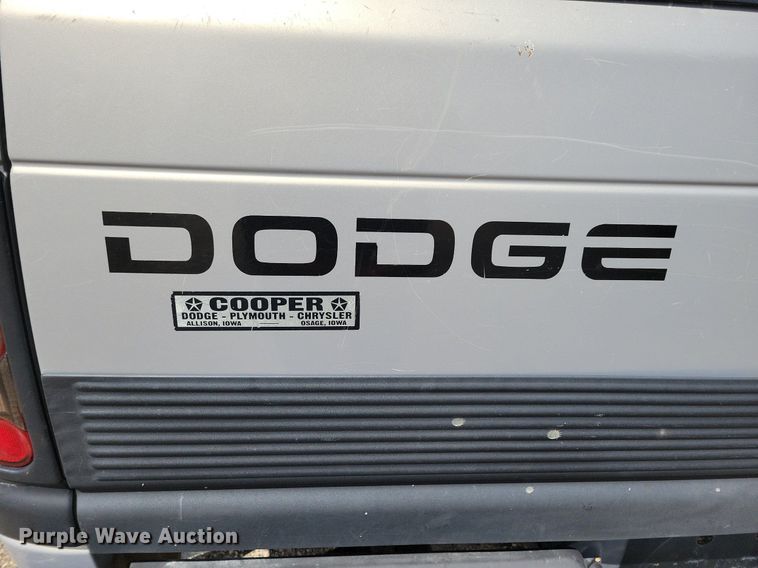 image for item LD9005 1999 Dodge Ram 1500 Quad Cab pickup truck