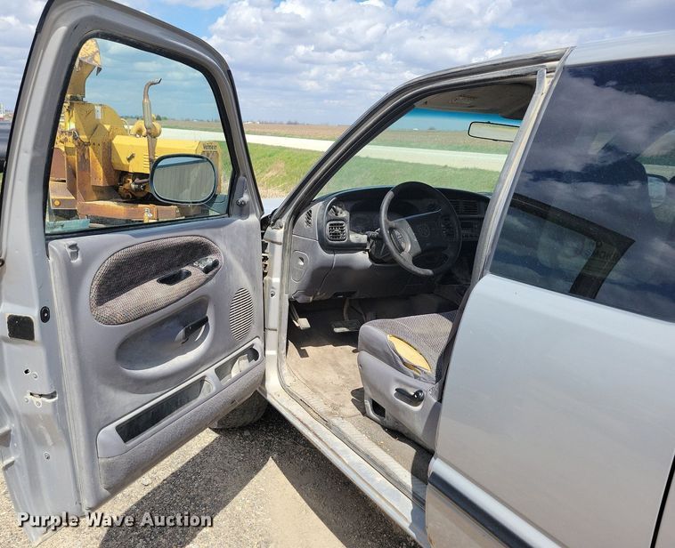 image for item LD9005 1999 Dodge Ram 1500 Quad Cab pickup truck