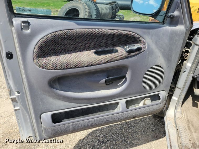 image for item LD9005 1999 Dodge Ram 1500 Quad Cab pickup truck