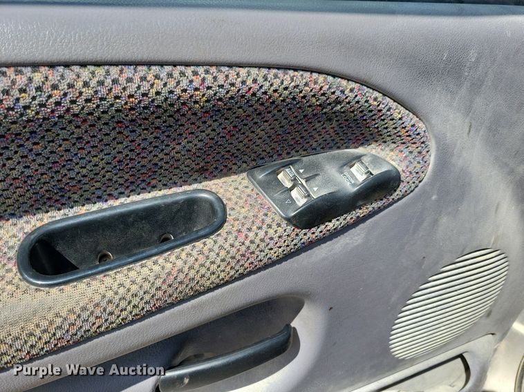 image for item LD9005 1999 Dodge Ram 1500 Quad Cab pickup truck