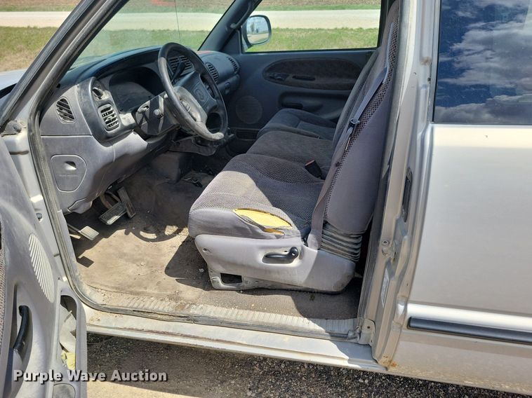 image for item LD9005 1999 Dodge Ram 1500 Quad Cab pickup truck