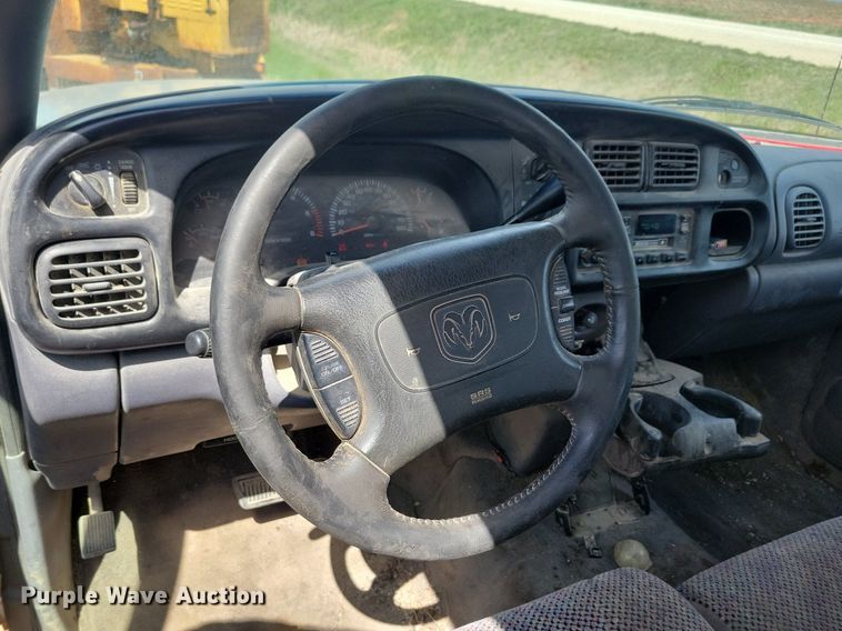 image for item LD9005 1999 Dodge Ram 1500 Quad Cab pickup truck