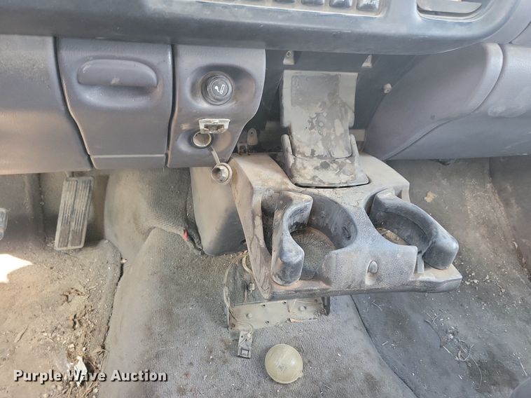 image for item LD9005 1999 Dodge Ram 1500 Quad Cab pickup truck