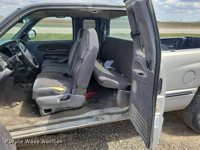 image for item LD9005 1999 Dodge Ram 1500 Quad Cab pickup truck