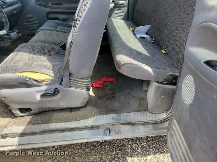 image for item LD9005 1999 Dodge Ram 1500 Quad Cab pickup truck