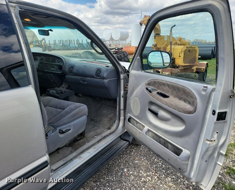 image for item LD9005 1999 Dodge Ram 1500 Quad Cab pickup truck