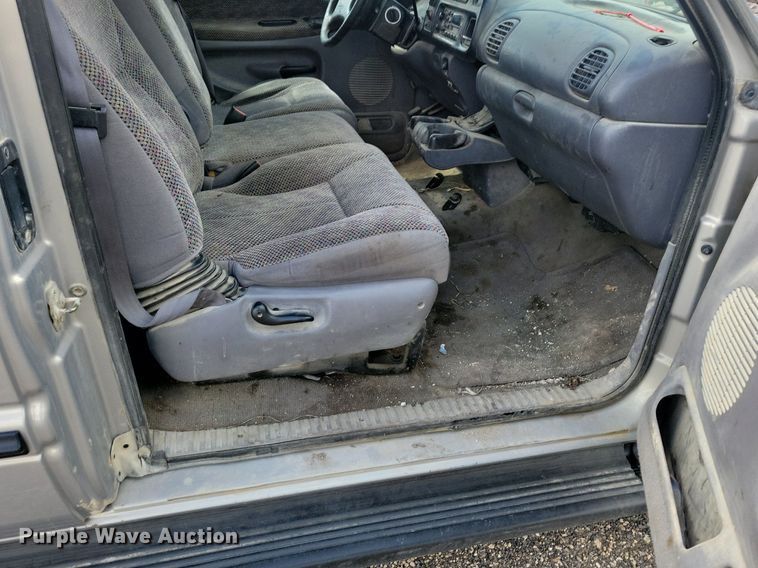 image for item LD9005 1999 Dodge Ram 1500 Quad Cab pickup truck