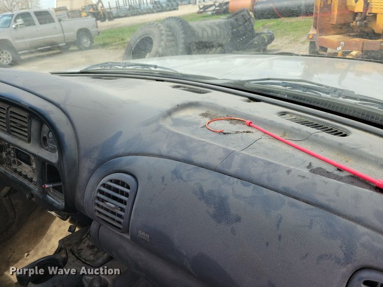 image for item LD9005 1999 Dodge Ram 1500 Quad Cab pickup truck