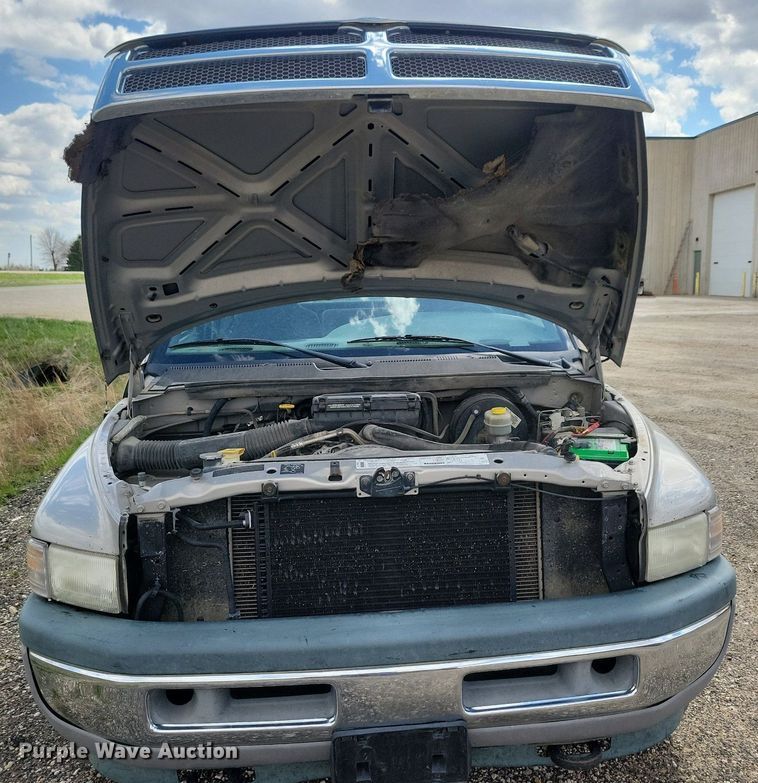 image for item LD9005 1999 Dodge Ram 1500 Quad Cab pickup truck