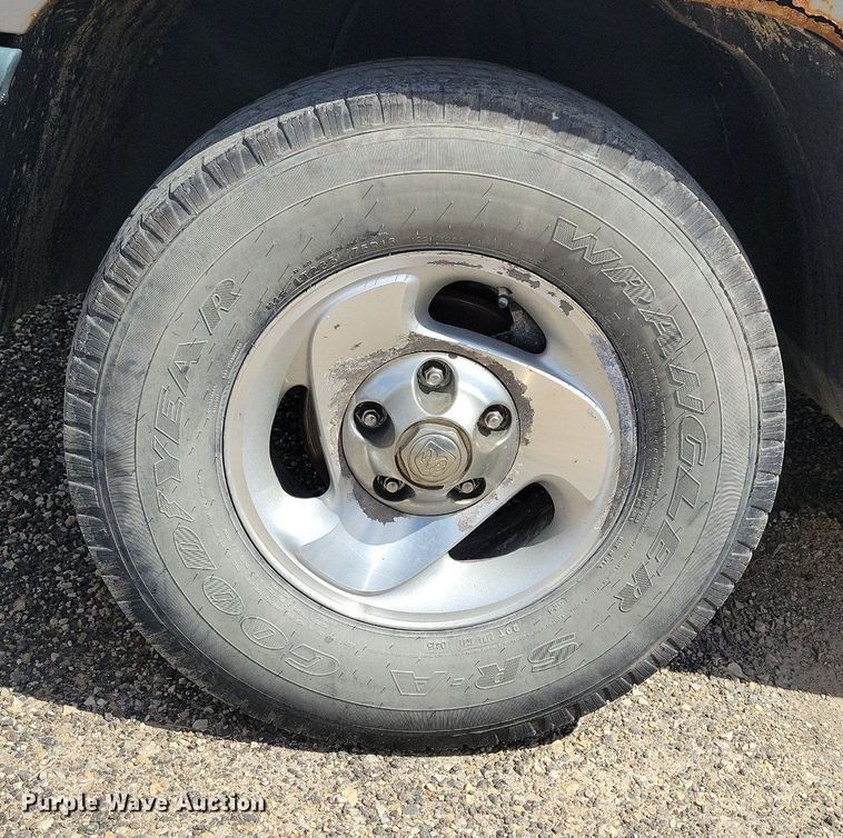 image for item LD9005 1999 Dodge Ram 1500 Quad Cab pickup truck