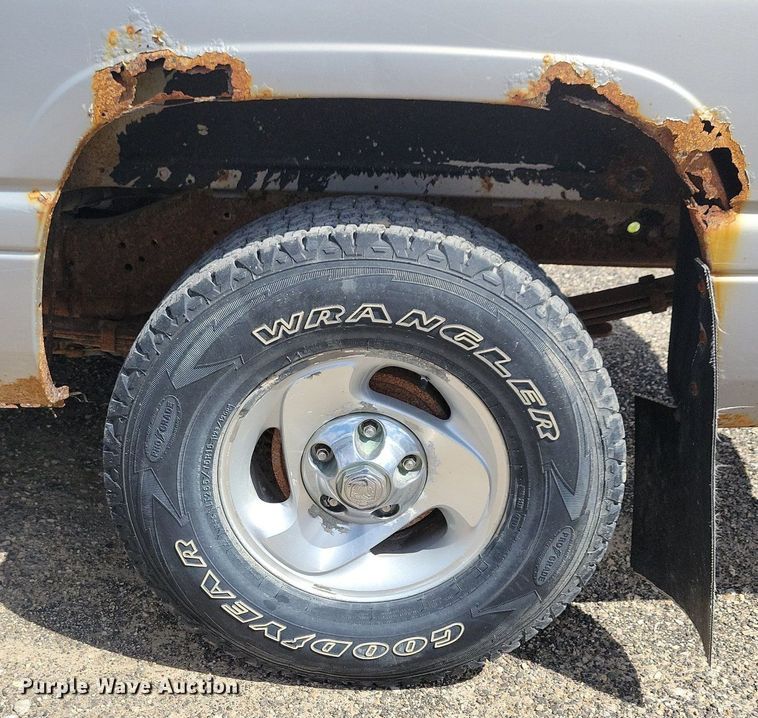 image for item LD9005 1999 Dodge Ram 1500 Quad Cab pickup truck