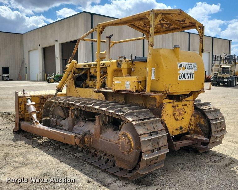 image for item LD9006 Caterpillar  D6 dozer