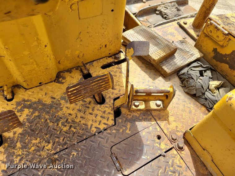 image for item LD9006 Caterpillar  D6 dozer