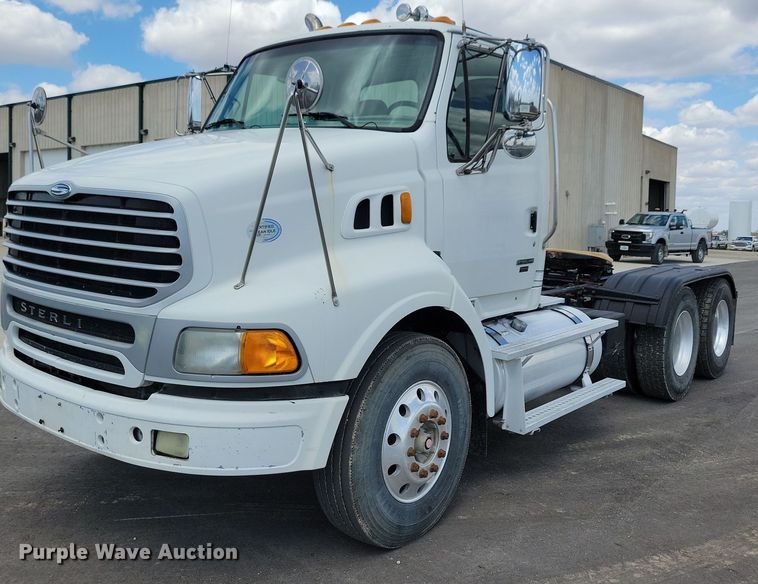 image for item LD9007 2009 Sterling A9500 semi truck