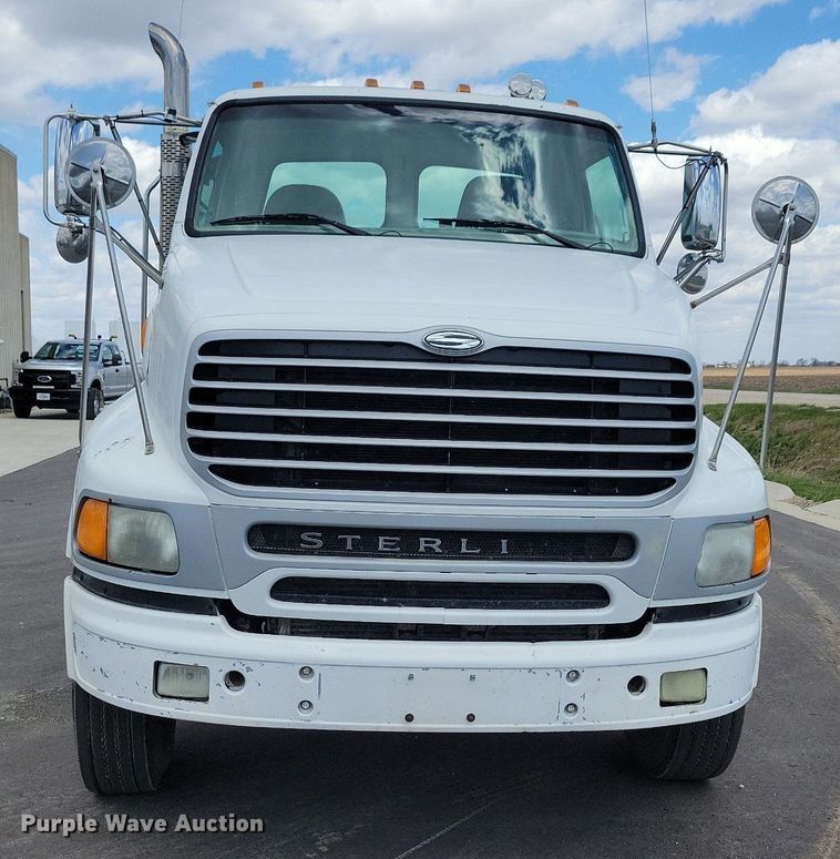 image for item LD9007 2009 Sterling A9500 semi truck