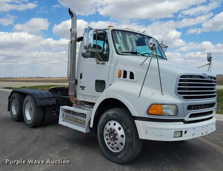 image for item LD9007 2009 Sterling A9500 semi truck