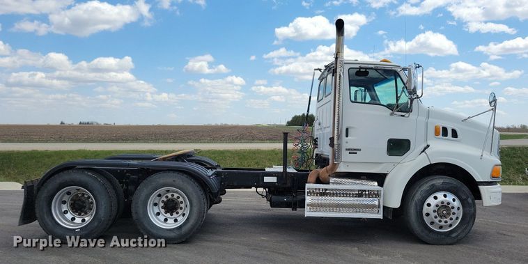 image for item LD9007 2009 Sterling A9500 semi truck
