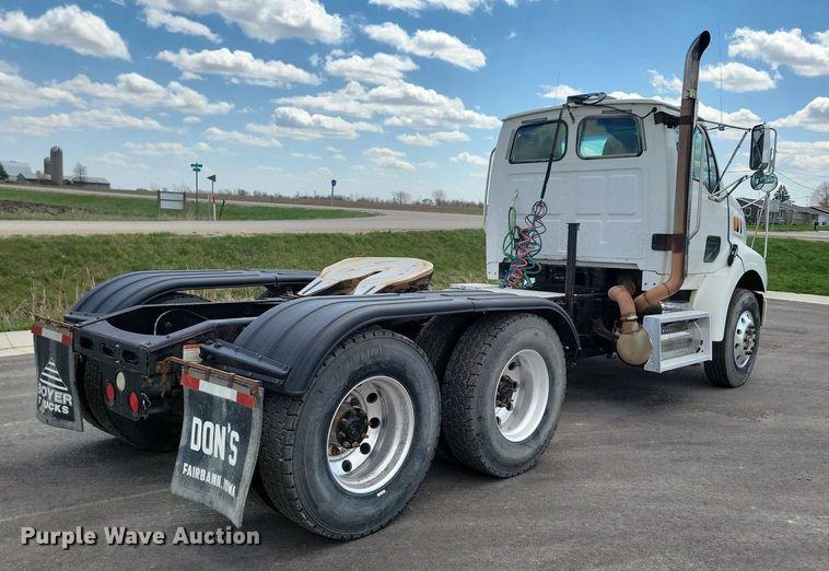image for item LD9007 2009 Sterling A9500 semi truck