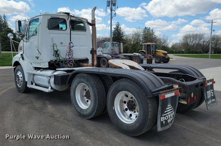 image for item LD9007 2009 Sterling A9500 semi truck