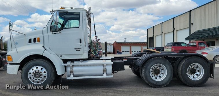 image for item LD9007 2009 Sterling A9500 semi truck