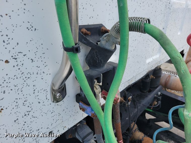 image for item LD9007 2009 Sterling A9500 semi truck