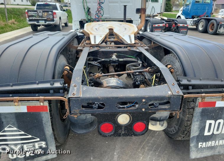 image for item LD9007 2009 Sterling A9500 semi truck