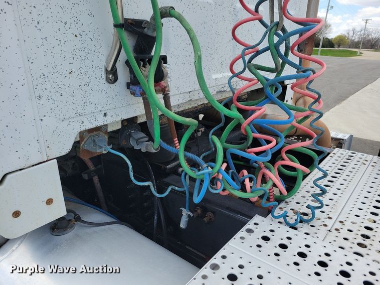 image for item LD9007 2009 Sterling A9500 semi truck