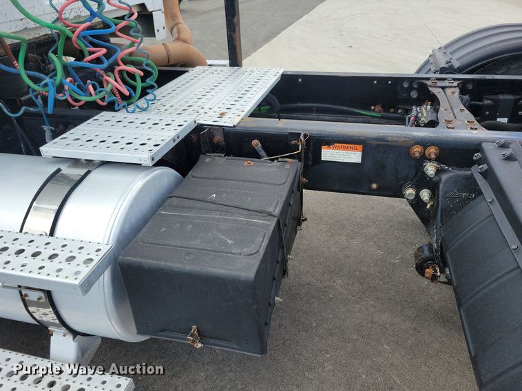 image for item LD9007 2009 Sterling A9500 semi truck