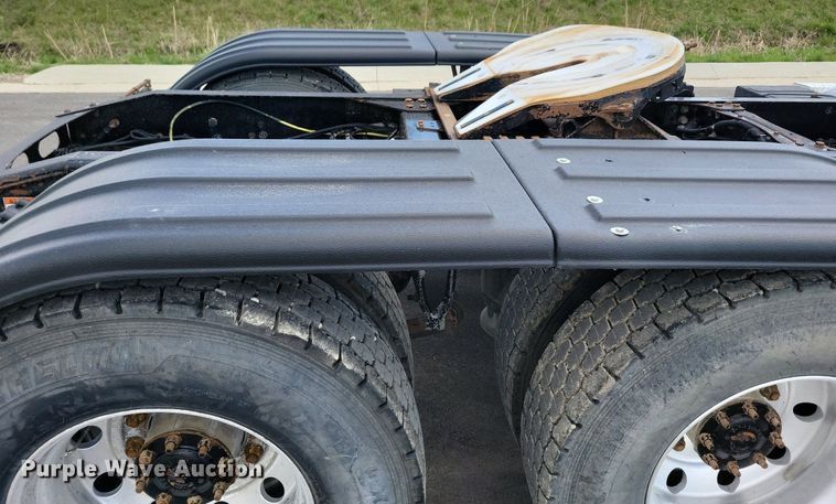 image for item LD9007 2009 Sterling A9500 semi truck