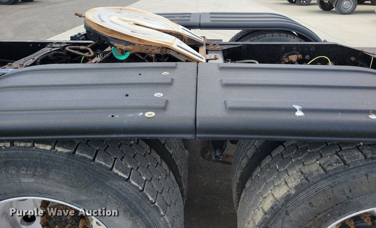 image for item LD9007 2009 Sterling A9500 semi truck