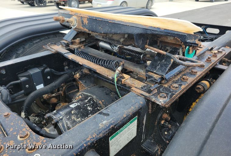 image for item LD9007 2009 Sterling A9500 semi truck