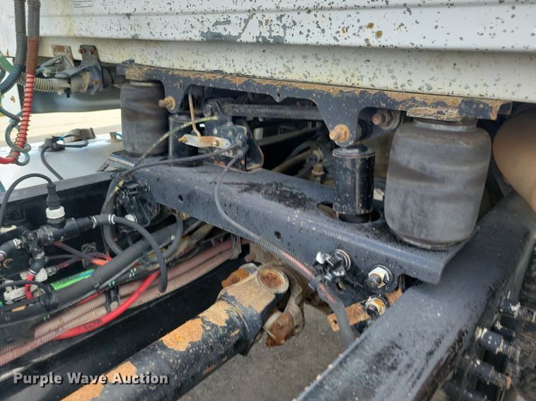 image for item LD9007 2009 Sterling A9500 semi truck