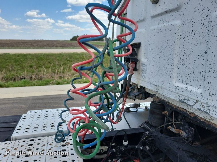 image for item LD9007 2009 Sterling A9500 semi truck