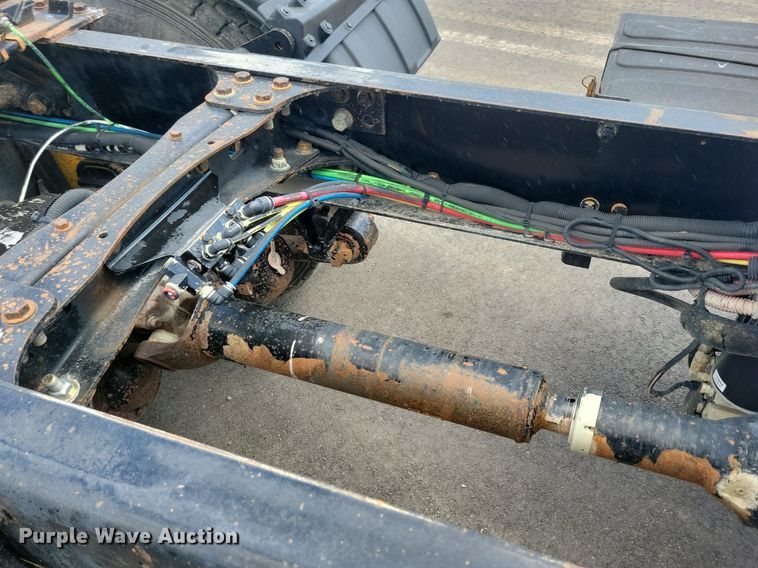 image for item LD9007 2009 Sterling A9500 semi truck