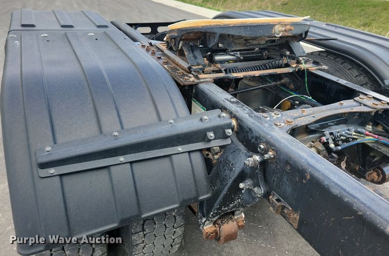 image for item LD9007 2009 Sterling A9500 semi truck