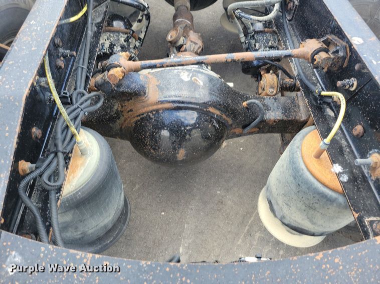 image for item LD9007 2009 Sterling A9500 semi truck