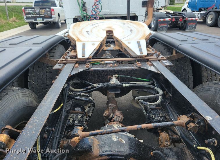 image for item LD9007 2009 Sterling A9500 semi truck