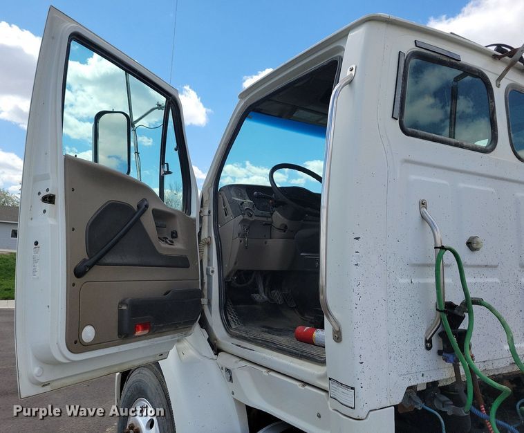 image for item LD9007 2009 Sterling A9500 semi truck