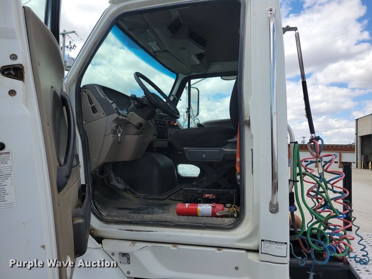 image for item LD9007 2009 Sterling A9500 semi truck