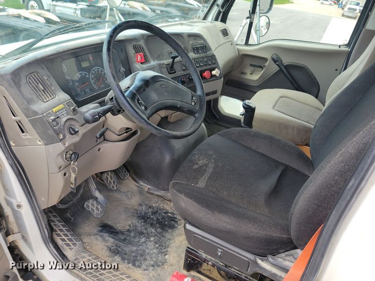 image for item LD9007 2009 Sterling A9500 semi truck