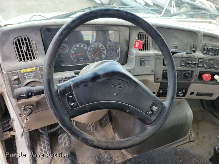 image for item LD9007 2009 Sterling A9500 semi truck