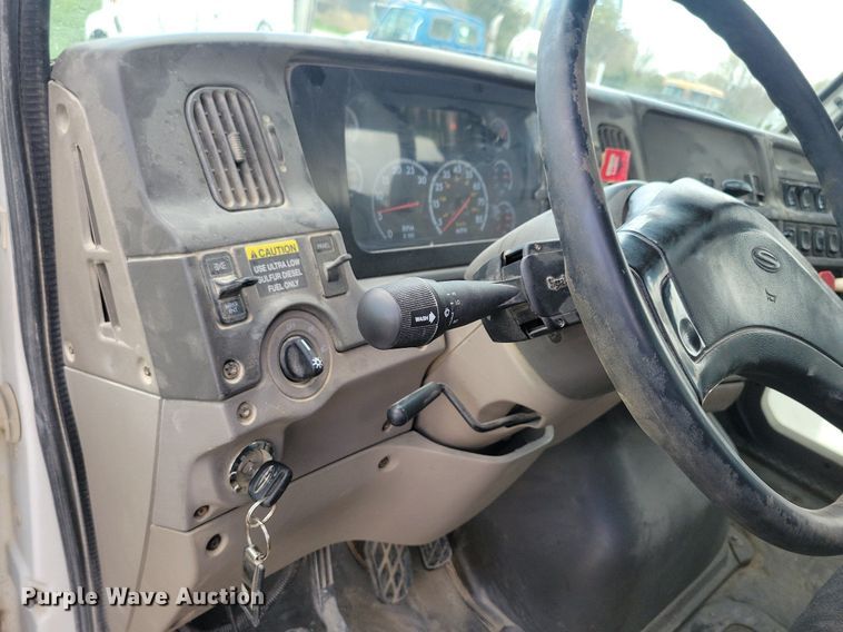 image for item LD9007 2009 Sterling A9500 semi truck