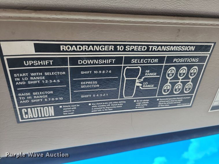 image for item LD9007 2009 Sterling A9500 semi truck