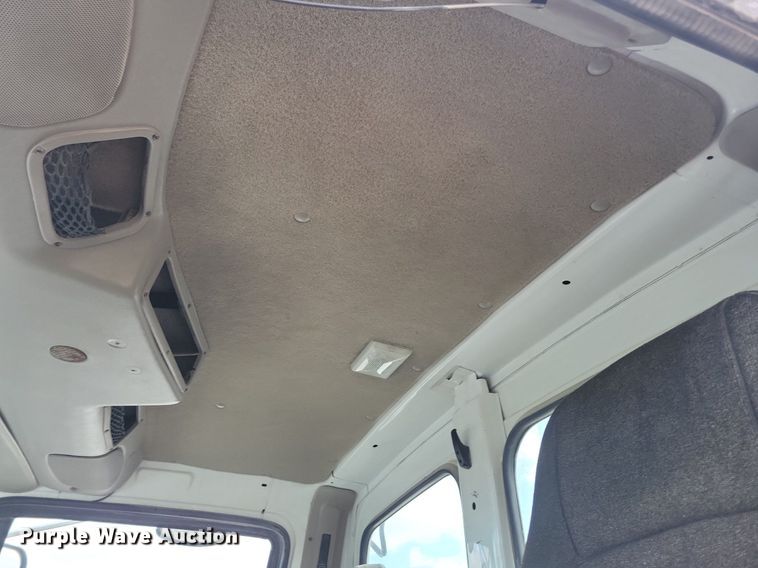 image for item LD9007 2009 Sterling A9500 semi truck