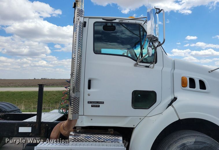 image for item LD9007 2009 Sterling A9500 semi truck