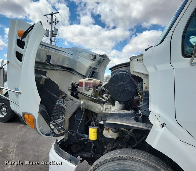 image for item LD9007 2009 Sterling A9500 semi truck