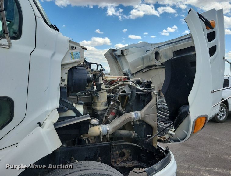 image for item LD9007 2009 Sterling A9500 semi truck